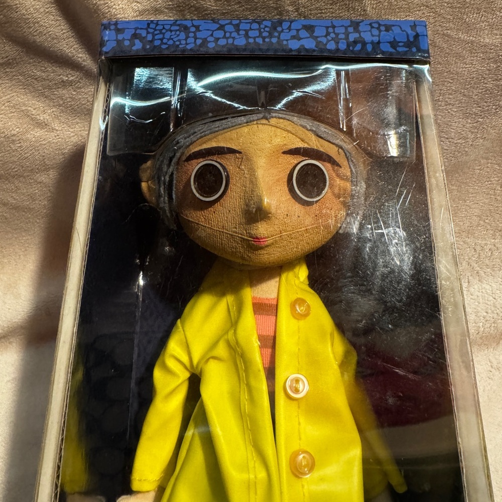 Coraline Doll Prop Replica NIB - Picture 2 of 11